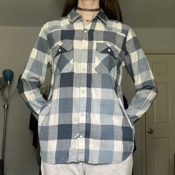 🦋 Soft Blue & White Flannel - Picture 1 of 5